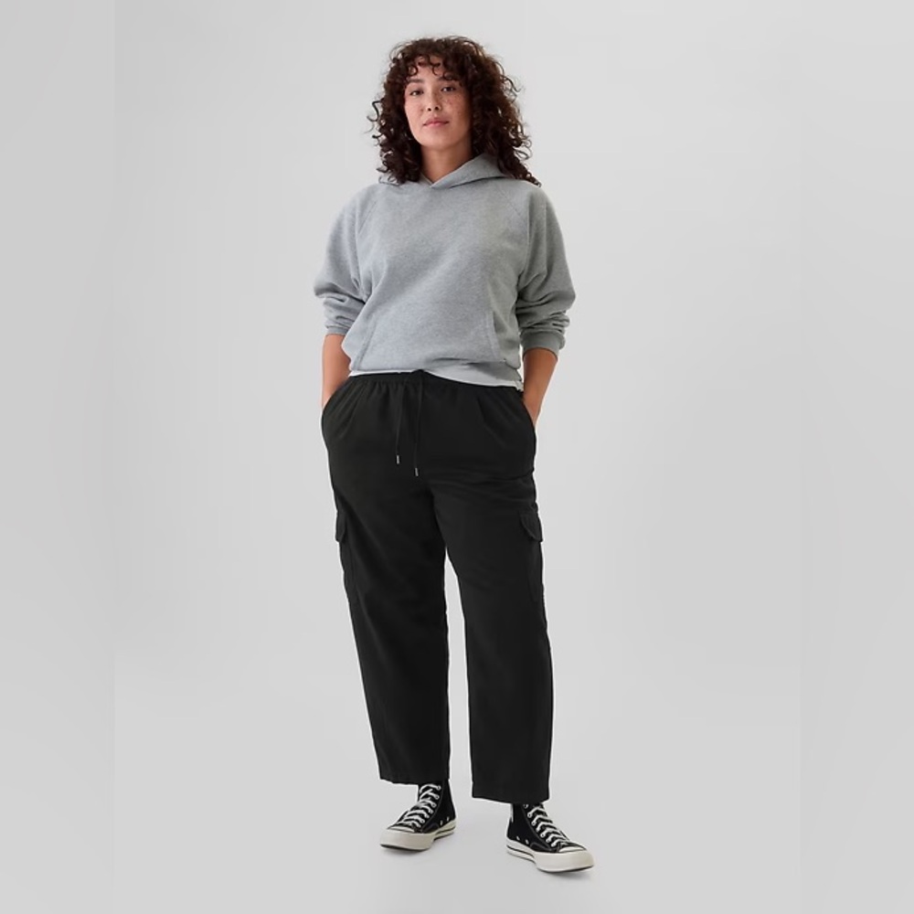 NWT! GAP Black Easy Cargo Pants - Size Medium Petite 🩷 #522920 - Picture 5 of 11
